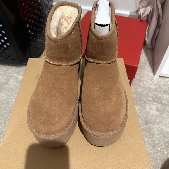 Brand new Ugg mini platform boots sz 7 chestnut color - Picture 2 of 9